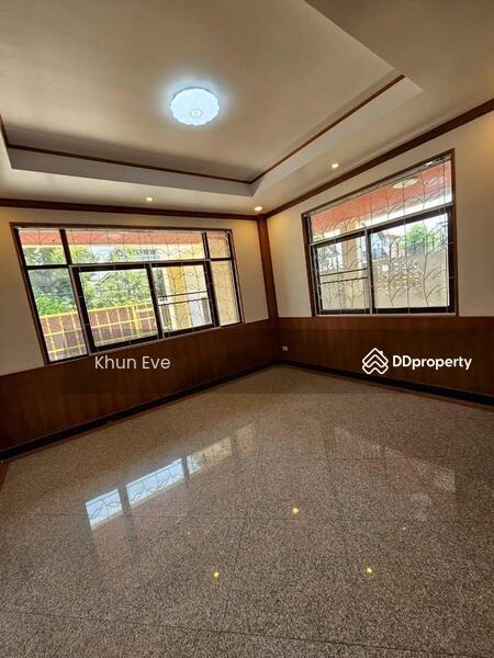 For Rent - Single house in Ladprao 93 Suitable for living and home office ( SPSEVE913 ), Bangkok