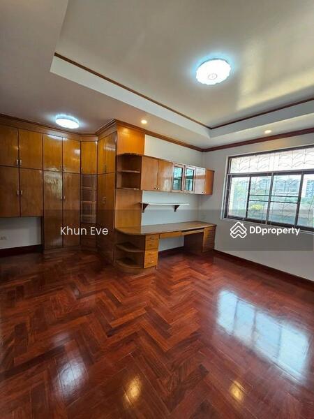 For Rent - Single house in Ladprao 93 Suitable for living and home office ( SPSEVE913 ), Bangkok
