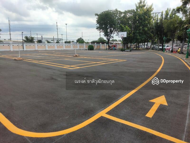 สนามเด็กเล่นใหญ่