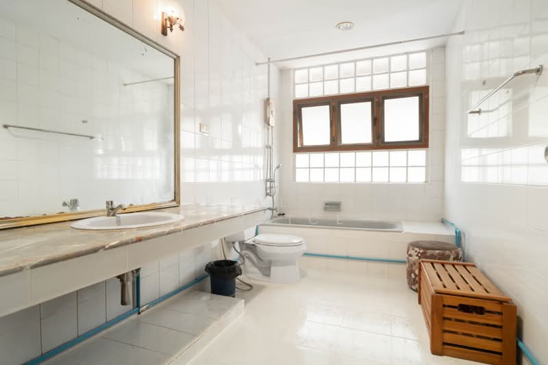 บ้านเฟื่องฟ้า แฮปปี้แลนด์ : Baan Fueangfah Happy land, Bangkok, Khlong Chan, Bang Kapi, Bangkok, 4 Bedrooms, 350 sqm, Single Detached House For Sale, by HOME Real Estate Service, 11862983 - DDproperty.com