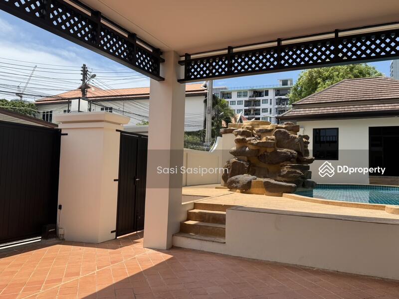 For Rent - Elegant 4 Bedrooms Pool Villa in Pratamnak, Chon Buri