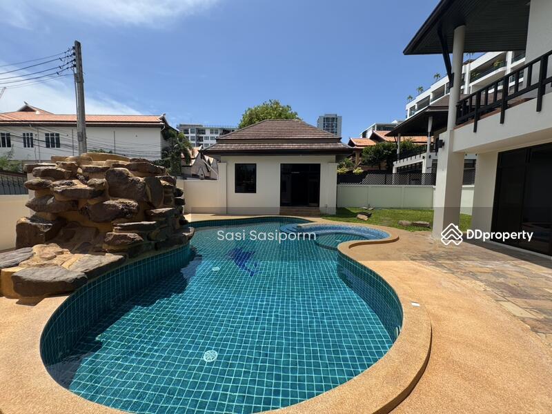 For Rent - Elegant 4 Bedrooms Pool Villa in Pratamnak, Chon Buri