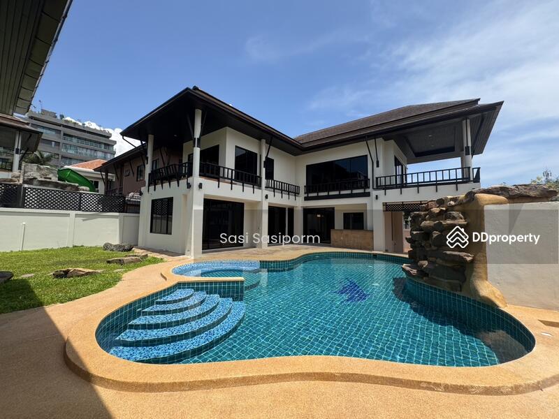 For Rent - Elegant 4 Bedrooms Pool Villa in Pratamnak, Chon Buri