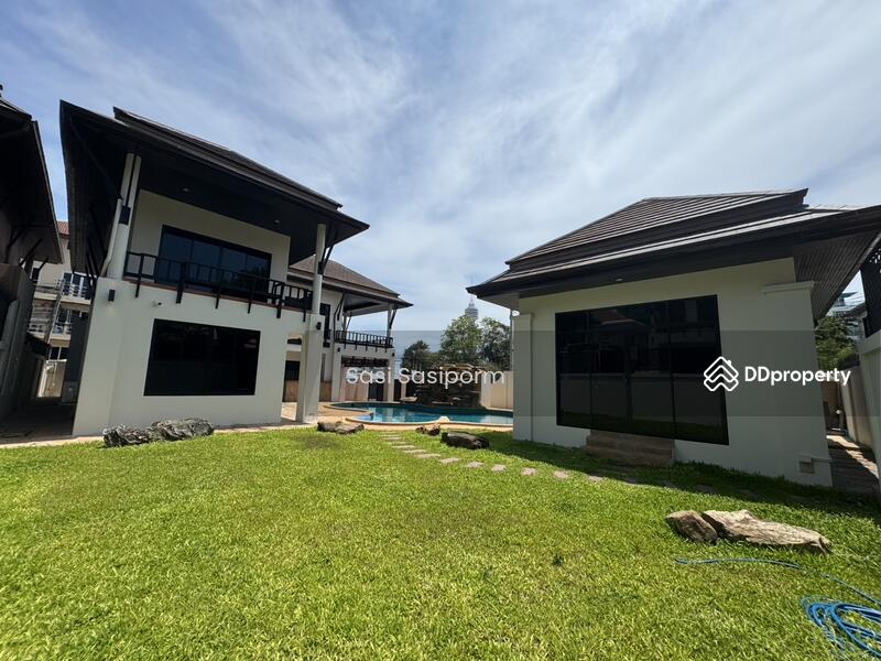 For Rent - Elegant 4 Bedrooms Pool Villa in Pratamnak, Chon Buri