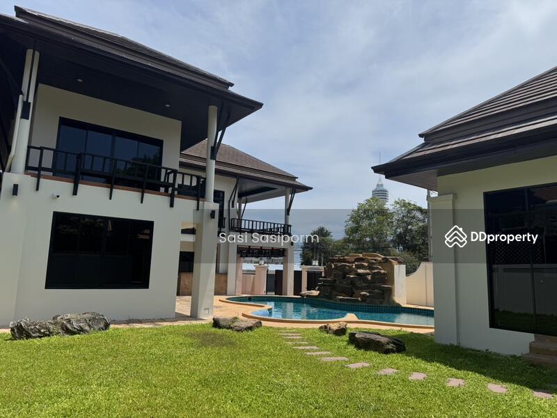 For Rent - Elegant 4 Bedrooms Pool Villa in Pratamnak, Chon Buri