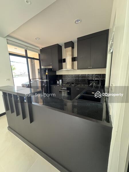 For Rent - Elegant 4 Bedrooms Pool Villa in Pratamnak, Chon Buri