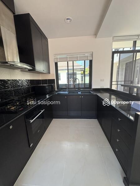 For Rent - Elegant 4 Bedrooms Pool Villa in Pratamnak, Chon Buri