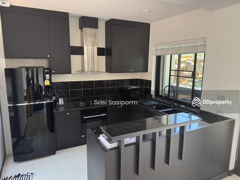 For Rent - Elegant 4 Bedrooms Pool Villa in Pratamnak, Chon Buri