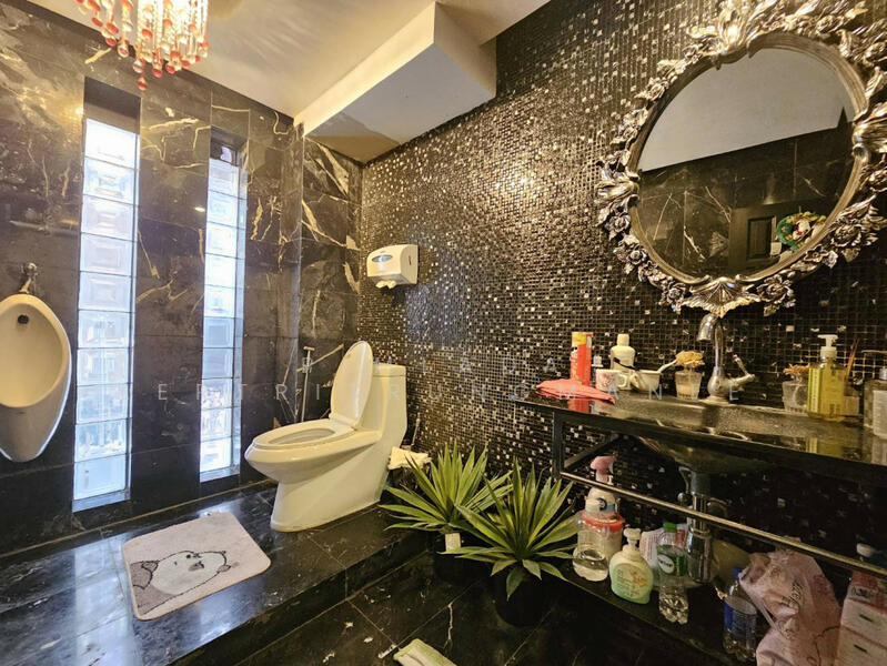 บ้านเดี่ยว 2 หลังติดกัน ซอยเทิดราชัน 21 ติดถนนเทิดราชัน, Bangkok, - -, Si Khan, Don Mueang, Bangkok, 5 Bedrooms, 540 sqm, Single Detached House For Sale, by Pimlada Lertritrungmanee, 11866467 - DDproperty.com