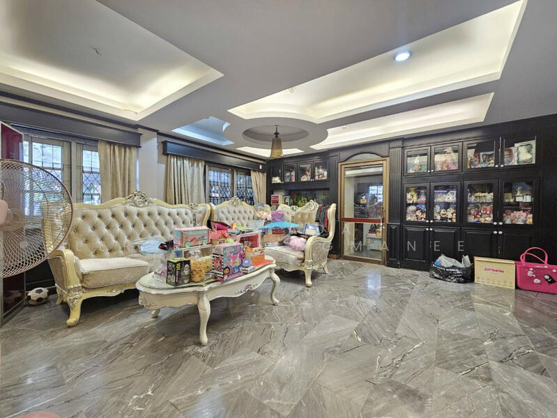 บ้านเดี่ยว 2 หลังติดกัน ซอยเทิดราชัน 21 ติดถนนเทิดราชัน, Bangkok, - -, Si Khan, Don Mueang, Bangkok, 5 Bedrooms, 540 sqm, Single Detached House For Sale, by Pimlada Lertritrungmanee, 11866467 - DDproperty.com