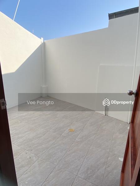 ขาย - Brand New House in a Market Area, ประจวบคีรีขันธ์
