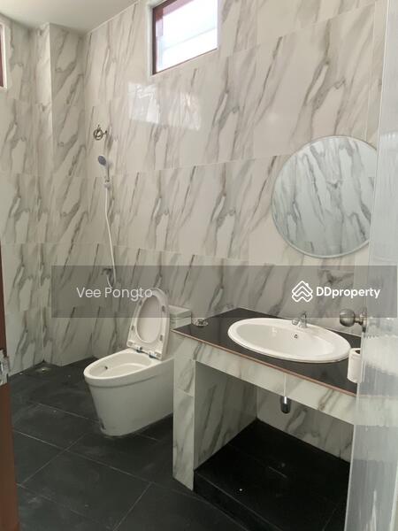 ขาย - Brand New House in a Market Area, ประจวบคีรีขันธ์