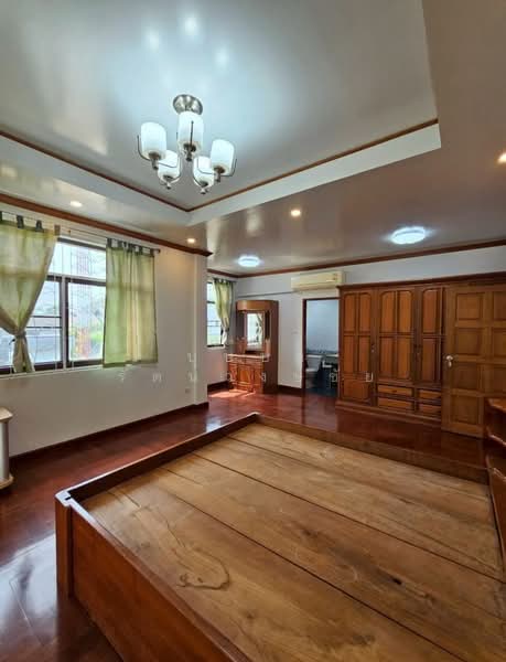 ทำเล MRT มหาดไทย ซ.ลาดพร้าว 93 ให้เช่าบ้านเดี่ยว 3 ชั้น เนื้อที่เยอะ 7 นอน จดบริษัทได้ พร้อมอยู่, Bangkok, ลาดพร้าว, Khlong Chaokhun Sing, Wang Thonglang, Bangkok, 7 Bedrooms, 800 sqm, Single Detached House For Rent, by บุษบา รัตนวงษ์ชัย, 11868292 - DDproperty.com