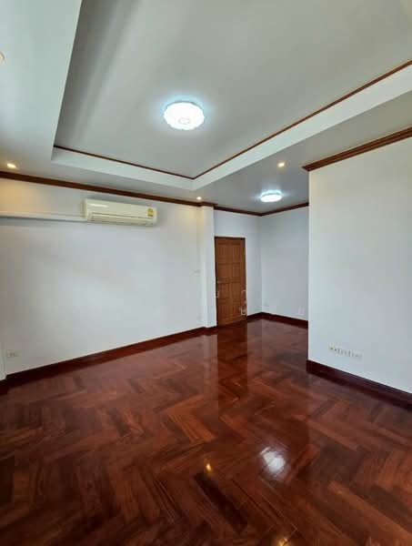 ทำเล MRT มหาดไทย ซ.ลาดพร้าว 93 ให้เช่าบ้านเดี่ยว 3 ชั้น เนื้อที่เยอะ 7 นอน จดบริษัทได้ พร้อมอยู่, Bangkok, ลาดพร้าว, Khlong Chaokhun Sing, Wang Thonglang, Bangkok, 7 Bedrooms, 800 sqm, Single Detached House For Rent, by บุษบา รัตนวงษ์ชัย, 11868292 - DDproperty.com