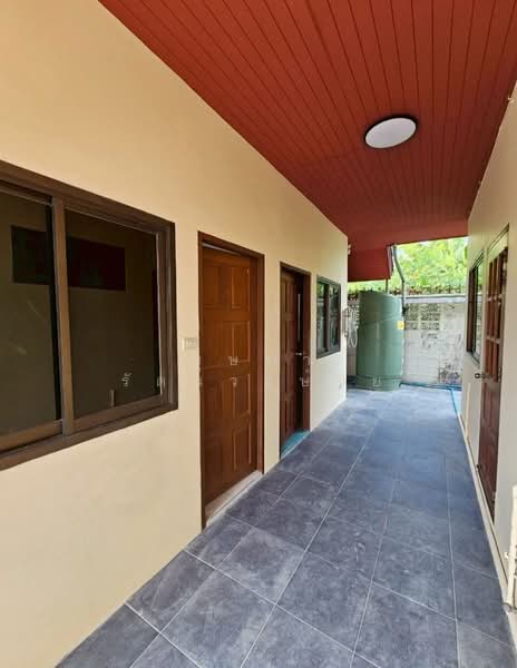 ทำเล MRT มหาดไทย ซ.ลาดพร้าว 93 ให้เช่าบ้านเดี่ยว 3 ชั้น เนื้อที่เยอะ 7 นอน จดบริษัทได้ พร้อมอยู่, Bangkok, ลาดพร้าว, Khlong Chaokhun Sing, Wang Thonglang, Bangkok, 7 Bedrooms, 800 sqm, Single Detached House For Rent, by บุษบา รัตนวงษ์ชัย, 11868292 - DDproperty.com