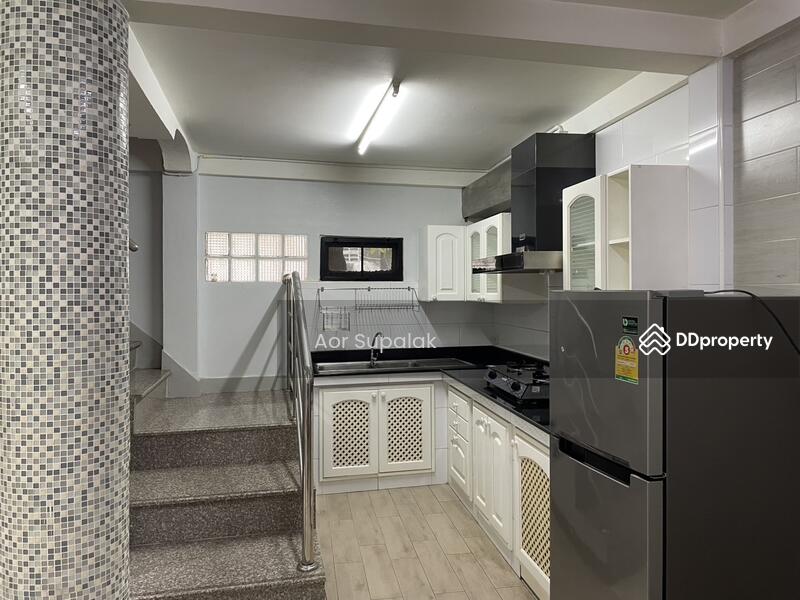 ขาย - New Fully Furnished House for Sale in Huai Khwang, กรุงเทพ