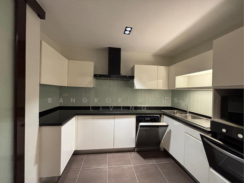 Richmond Hills Residence, Bangkok, Soi Thonglor 25, Khlong Tan Nua, Watthana, Bangkok, 3 Bedrooms, 180 sqm, Condo For Rent, by Bangkok House Living, 11870051 - DDproperty.com