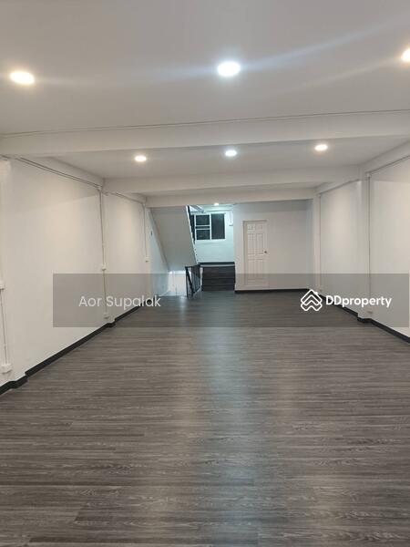ขาย - ขายทาวน์เฮ้าส์ 2 ห้องนอน ในทำเล ดินแดง, กรุงเทพ