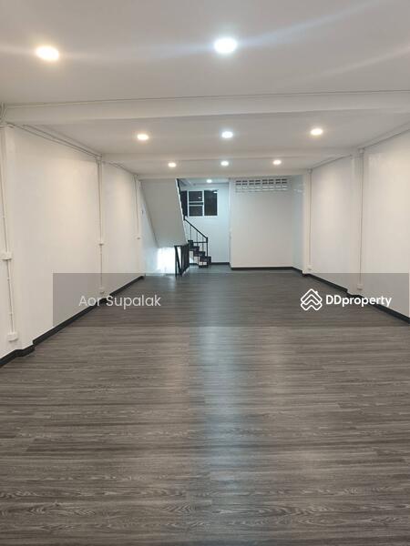 ขาย - ขายทาวน์เฮ้าส์ 2 ห้องนอน ในทำเล ดินแดง, กรุงเทพ