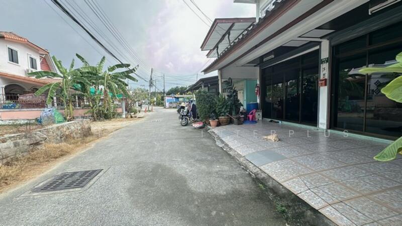 For sale: 2-storey house by the sea, approximately 100 meters from the beach (seaside pier), Chon Buri (Pattaya), Bang Lamung, Bang Lamung (Pattaya), Chon Buri (Pattaya), 2 Bedrooms, 190 sqm, Townhouse For Sale, by RICHWELL INTERPLUS, 11871008 - DDproperty.com