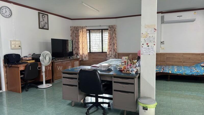 For sale: 2-storey house by the sea, approximately 100 meters from the beach (seaside pier), Chon Buri (Pattaya), Bang Lamung, Bang Lamung (Pattaya), Chon Buri (Pattaya), 2 Bedrooms, 190 sqm, Townhouse For Sale, by RICHWELL INTERPLUS, 11871008 - DDproperty.com