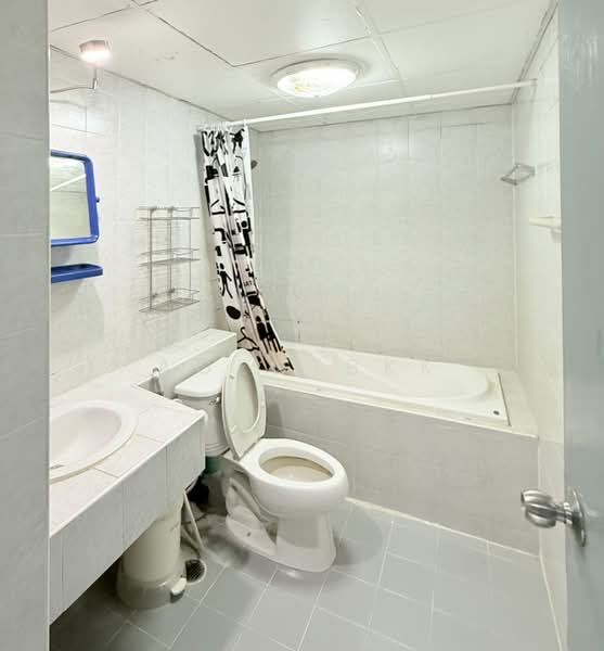The Prime Suites, Bangkok, 17 Sukhumvit Soi 18, Khlong Toei, Bangkok, Studio, 35 sqm, Condo For Rent, by Agentbkk, 11871240 - DDproperty.com