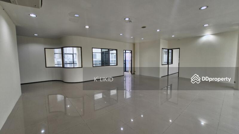 LIKID BUILDING  ลาดพร้าว 23 ชั้น 9 พื้้นที่ 120 ตรม ราคา 33,000 บาท/เดือน โทร 0818339420