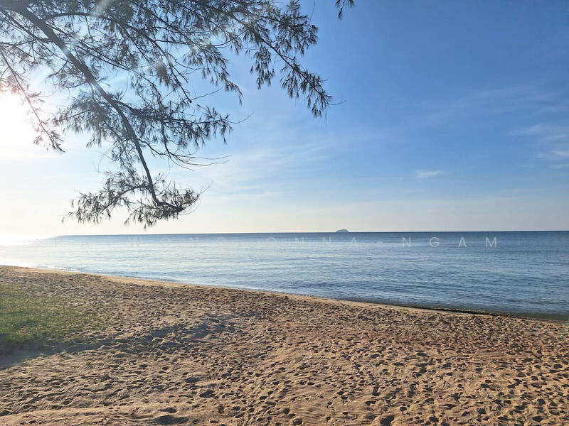 ขายกิจการ รุ่งนภา ลอด์จ รีสอร์ท ติดทะเล 17-1-6.0 ไร่ จ.ระยอง, Rayong, Chakphong, Klaeng, Rayong, , 27,624 sqm, Land For Sale, by Paiwong Onna-nam, 11872480 - DDproperty.com