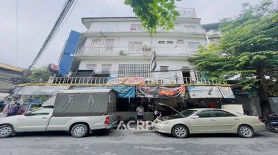ขาย - ขายอาคารพาณิชย์ 4 คูหา หัวมุม 43 ตร.วา ย่านวรจักร ทำเลทอง ใจกลางเมือง, กรุงเทพ