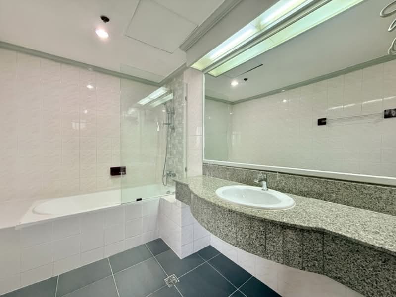 Royal Kensington Mansion, Bangkok, 5/2 Soi Ekkamai 10, Khlong Tan Nua, Watthana, Bangkok, 3 Bedrooms, 200 sqm, Condo For Rent, by Bangkok Residential, 11873360 - DDproperty.com