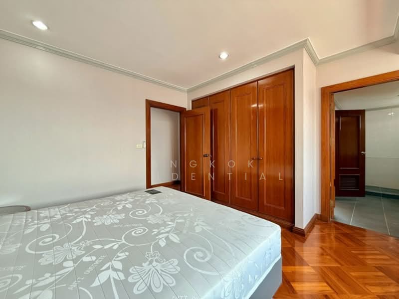 Royal Kensington Mansion, Bangkok, 5/2 Soi Ekkamai 10, Khlong Tan Nua, Watthana, Bangkok, 3 Bedrooms, 200 sqm, Condo For Rent, by Bangkok Residential, 11873360 - DDproperty.com