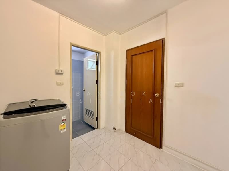 Royal Kensington Mansion, Bangkok, 5/2 Soi Ekkamai 10, Khlong Tan Nua, Watthana, Bangkok, 3 Bedrooms, 200 sqm, Condo For Rent, by Bangkok Residential, 11873360 - DDproperty.com