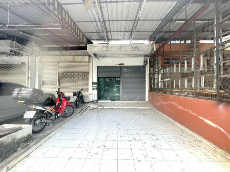 ขาย - ตึกแถวติดถนนวัชรพล, กรุงเทพ