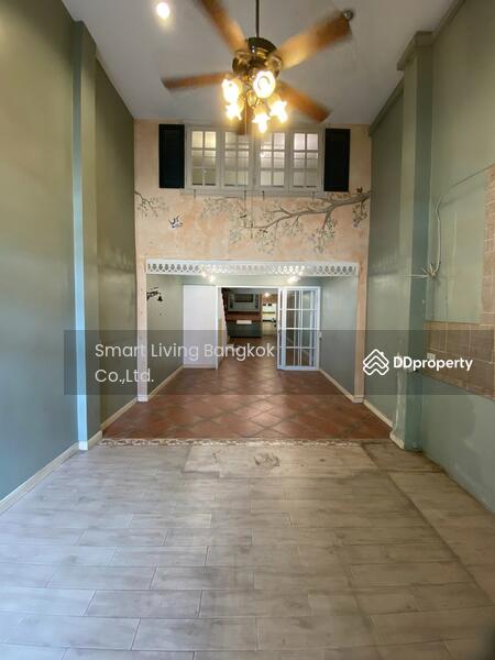 ขาย - Commercial Building Srinakarin, สมุทรปราการ