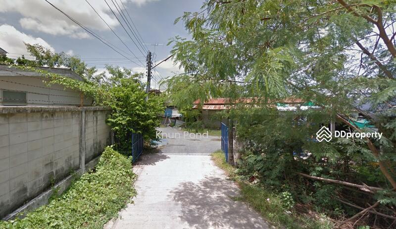 ทางเข้าที่ดิน ประตูสีน้ำเงิน