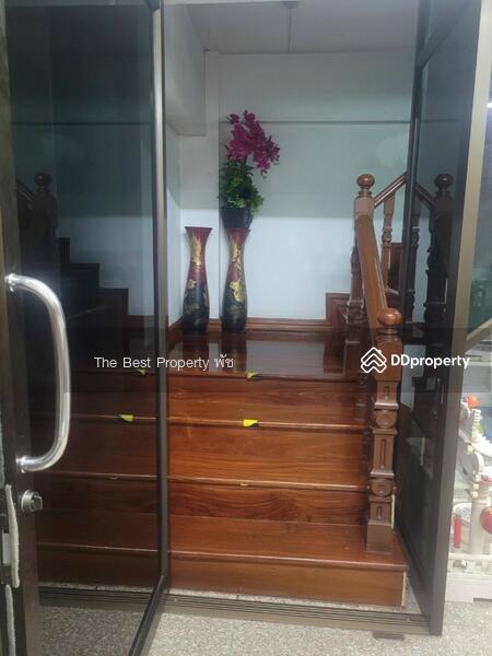 ขาย - Baan Royal Nakarin Villa : บ้านรอยัลนครินทร์วิลล่า, กรุงเทพ