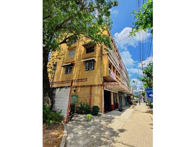 ขาย - อาคารพาณิชย์ 2 คูหา ริมถนนสุขสวัสดิ์ ใกล้ กม. 9, กรุงเทพ