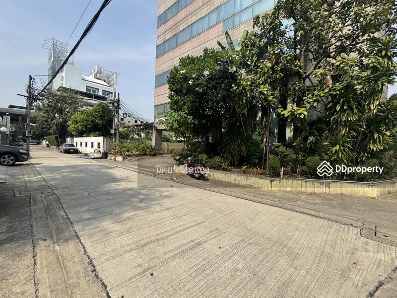 For Sale - 7 Stores Modern Style with quality material ,great location on Rama IX Motorway Express, Bangkok