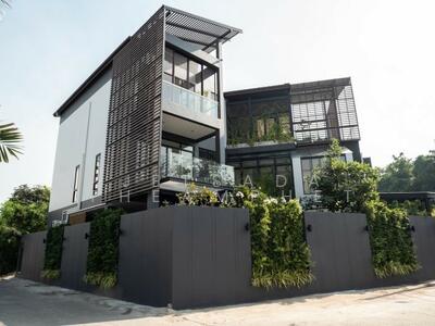 ขาย - ขายบ้านหรู 3 ชั้นพร้อมสระว่ายน้ำ - สุขุมวิท 71 (ซอยปรีดี พนมยงค์), กรุงเทพ