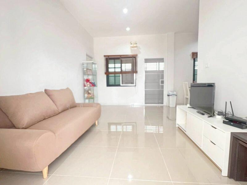ให้เช่าบ้านแฝดใหม่ ม.น็อตติ้งฮิลล์ ปลวกแดง-วังแขยง, Rayong, Pluak Daeng, Rayong, 2 Bedrooms, 120 sqm, Single Detached House For Rent, by Dusit Saengfa, 11880441 - DDproperty.com