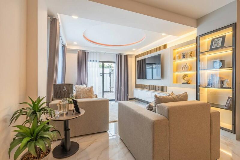 For Sale 2-storey pool villa Luxury slats with private pool, Chon Buri (Pattaya), Na Kloe, Bang Lamung (Pattaya), Chon Buri (Pattaya), 5 Bedrooms, 250 sqm, Single Detached House For Sale, by Angsanawee Phrohying, 11880942 - DDproperty.com