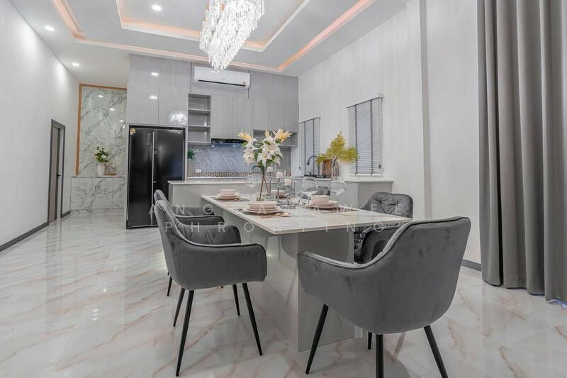 For Sale 2-storey pool villa Luxury slats with private pool, Chon Buri (Pattaya), Na Kloe, Bang Lamung (Pattaya), Chon Buri (Pattaya), 5 Bedrooms, 250 sqm, Single Detached House For Sale, by Angsanawee Phrohying, 11880942 - DDproperty.com