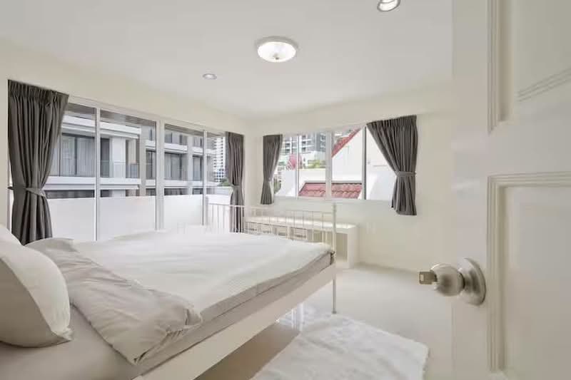 townhome sukhumvit 31, Bangkok, สุขุมวิท 31, Khlongtoei Nua, Watthana, Bangkok, 5 Bedrooms, 400 sqm, Townhouse For Rent, by TREBA - Ratthanatorn (Jenny), 11883390 - DDproperty.com
