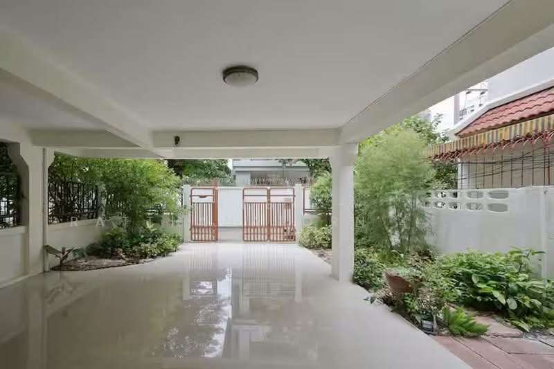 townhome sukhumvit 31, Bangkok, สุขุมวิท 31, Khlongtoei Nua, Watthana, Bangkok, 5 Bedrooms, 400 sqm, Townhouse For Rent, by TREBA - Ratthanatorn (Jenny), 11883390 - DDproperty.com