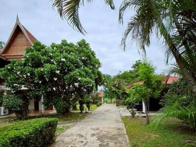 ขาย - บ้านทรงไทย ริมแม่น้ำท่าจีน ใกล้ตลาดน้ำลำพญา บางเลน นครปฐม 440 ตารางวา, นครปฐม