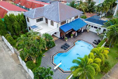 ขาย - วิลล่าหรู 2 ชั้นพร้อมสระว่ายน้ำขายในใจกลางเมืองหัวหิน – ห่างจากชายหาดเพียง 300 เมตร, ประจวบคีรีขันธ์
