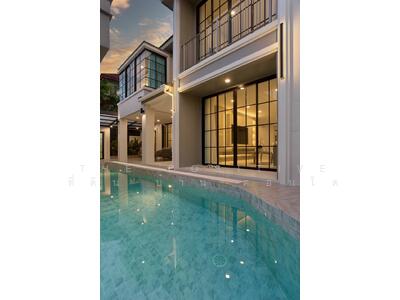 ขาย - พูลวิลล่าหรู บ้านเดี่ยวสไตล์โมเดิร์น ในหมู่บ้านกุลพันธ์วิลล์ 5 (แม่เหียะ), เชียงใหม่