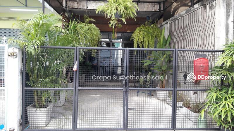 For Rent - 5-Br Townhouse near BTS Chong Nonsi, Bangkok