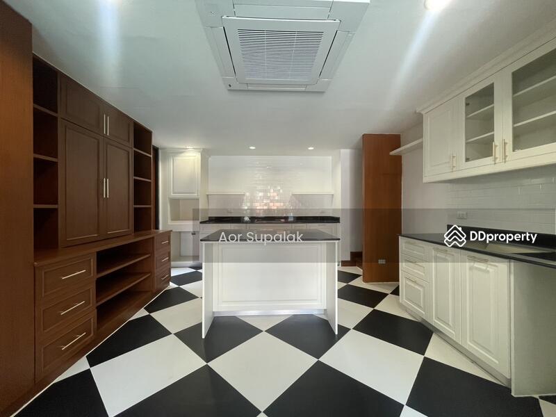 ให้เช่า - 4 Bedrooms Villa for Rent in Sukhumvit 26, กรุงเทพ