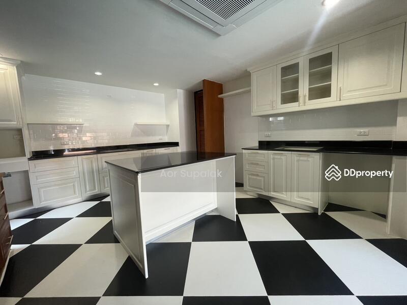 ให้เช่า - 4 Bedrooms Villa for Rent in Sukhumvit 26, กรุงเทพ
